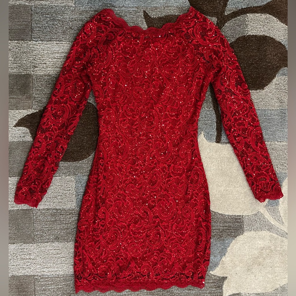 Camille La Vie Long Sleeve Sparkling Sequin Scalloped Lace Cocktail Dress ZB8